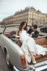 VINTAGE CAR IN SAIGON